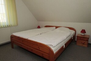 2 bedrooms, iron/ironing board, free WiFi