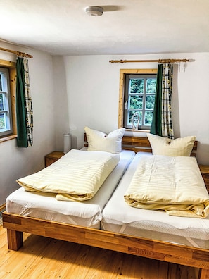 3 bedrooms, WiFi, bed sheets