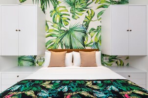 1 habitación, caja de seguridad en la habitación y escritorio 