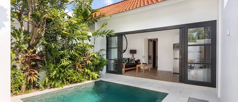 Piscina externa, espreguiƧadeiras