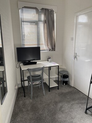 Interior - Newtons Lodge: Cosy 3-Bed Home, Cul-de-Sac, Free Parking, NTU & QMC Nearby (Nottingham)