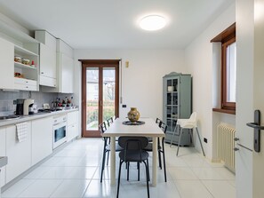 Frigorifero, microonde, forno, lavastoviglie