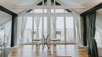 Panoramic Suite | Living area