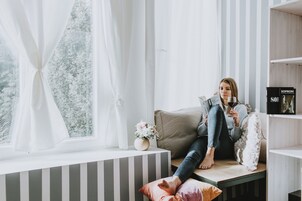 舒适双人房, 花园景观 | 客房内保险箱、特色家居、办公桌、免费 WiFi