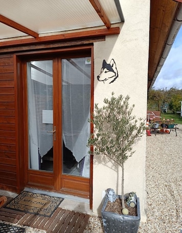Exterior detail. "Le Loup" Studios Indépendant de Plein Pied Avec Terrasse , Proche du Centre
