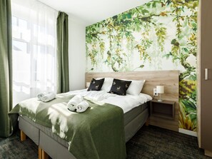 6 bedrooms, travel crib, free WiFi, bed sheets