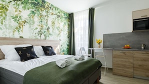 6 bedrooms, travel cot, free WiFi, bed sheets - Beautiful apartment in villa for 12 people with WIFI, hot tub, A/C, TV and patio (Balatonfüred)