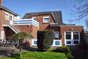Exterior - Cozy apartment near the south beach, up to 4 pers. Handicapped / wheelchair accessible (Nordseebad Borkum)