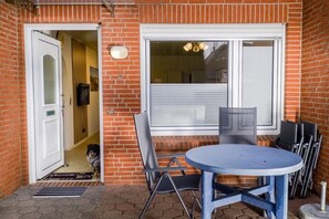 Outdoor dining - Cozy apartment near the south beach, up to 4 pers. Handicapped / wheelchair accessible (Nordseebad Borkum)