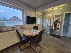 Dining - Cozy vacation apartment on Borkum. Close to the south beach! (Nordseebad Borkum)