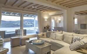 Smart-TV, Kamin, Stereoanlage