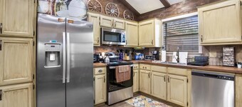 Stockyards 5 mins!-New!-Sleeps 8. Cowboy Bungalow, TCU close by