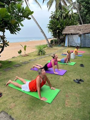 Yoga - ocean of life ayurveda Hotel (Induruwa)