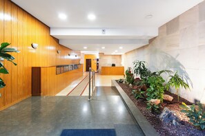 Lobby - Stunning 5BR Apt with Sagrada Familia Views & Terrace - Ideal for Groups & Remote Work (Barcelona)