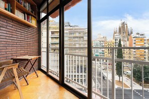 Interior - Stunning 5BR Apt with Sagrada Familia Views & Terrace - Ideal for Groups & Remote Work (Barcelona)