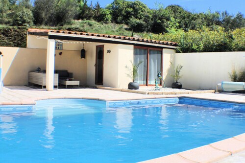 A Villedubert, Proche du Canal du Midi, Gîte Indépendant Avec Piscine