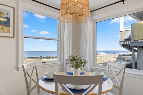 Oceanfront w/Amazing Views! Hottub! Location!