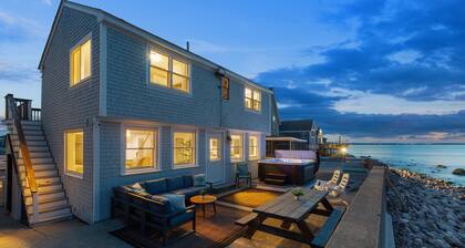 Oceanfront home w/Amazing Views, Hottub! Sleeps 10