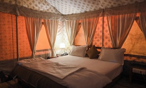 Deluxe Tent | Premium bedding, down duvets, memory-foam beds, desk -  Bundeli Camps and Resorts, Panna (Panna)