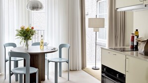 Coffee/tea maker, fridge, oven, stovetop - One Bedroom Apartment for 4 in Inner Courtyard (København)