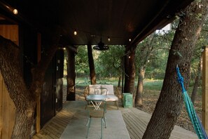 Terrace/patio - Leaf Treehouse at HoneyTree (Fredericksburg)