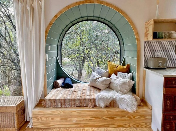 1 bedroom, iron/ironing board, free WiFi, bed sheets - Leaf Treehouse at HoneyTree (Fredericksburg)