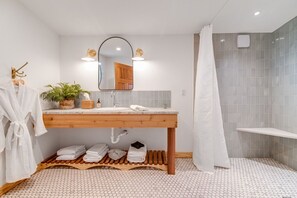 Hair dryer, towels - Blue Sage No. 6 - The Long View Treehome (Stair-Free!) (Fredericksburg)