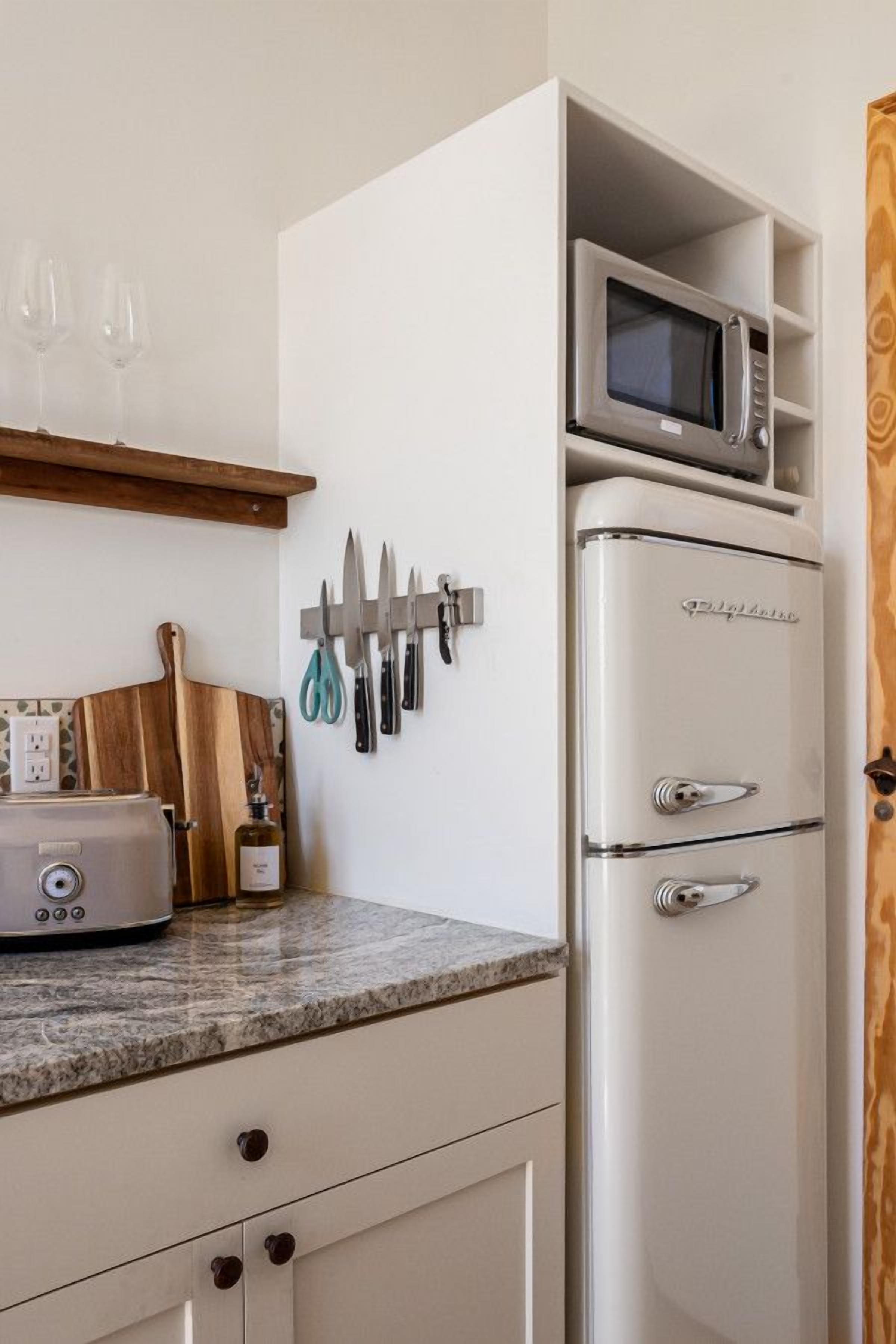 Coffee/tea maker, fridge, microwave, toaster