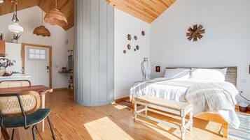1 slaapkamer, een strijkplank/strijkijzer, gratis wifi, beddengoed