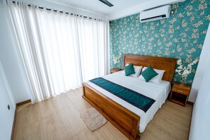 2 habitaciones, escritorio, tabla de planchar con plancha y wifi gratis 