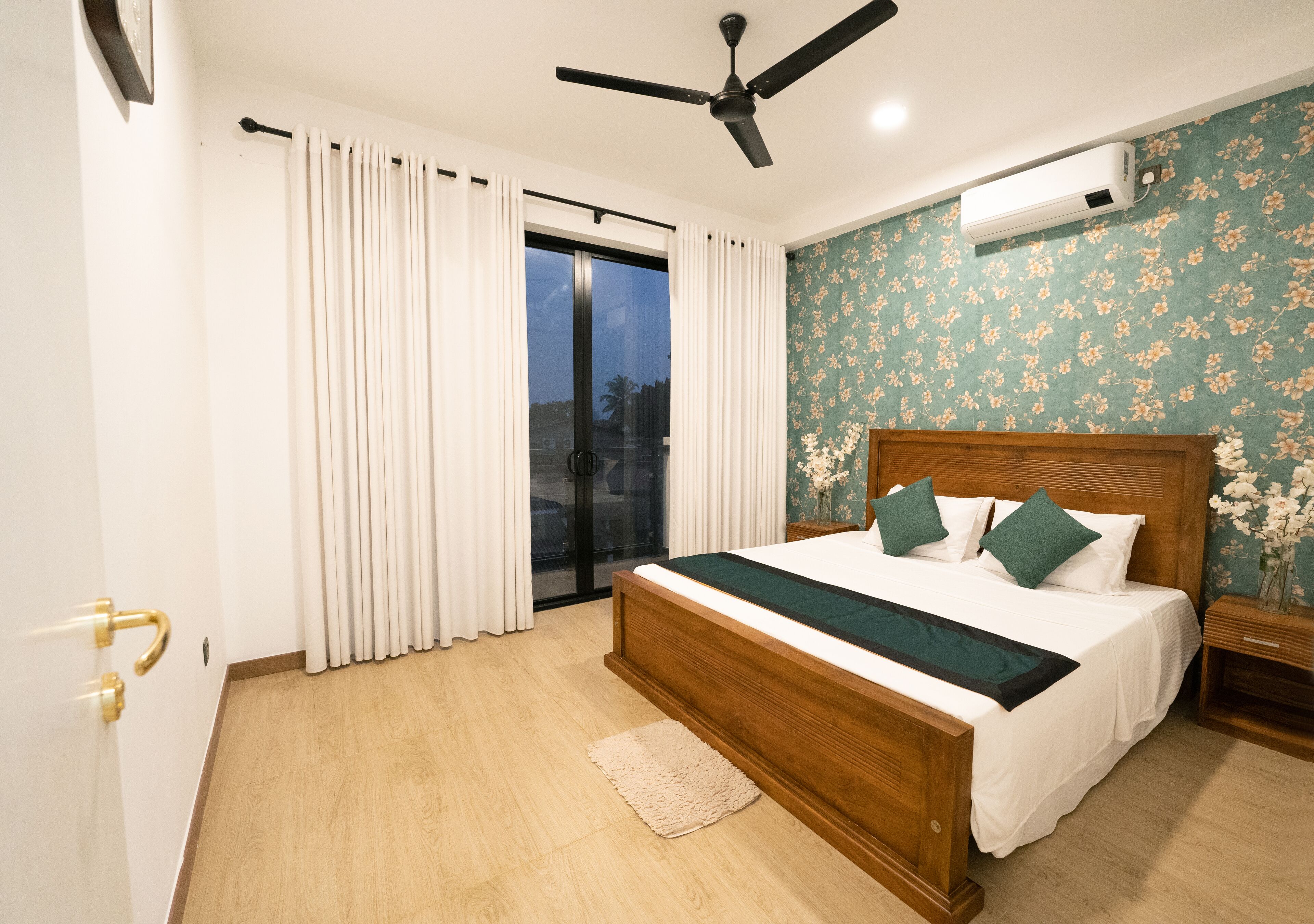 2 bedrooms, desk, iron/ironing board, free WiFi