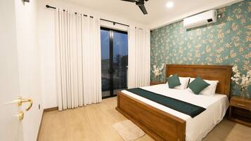 2 bedrooms, desk, iron/ironing board, free WiFi