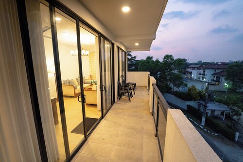 Urban 2 Bed Room Flat with View