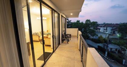 Urban 2 Bed Room Flat with View