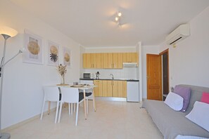 Living area - Perleta - Apartment with sea views and communal pool in Mallorca (Capdepera)
