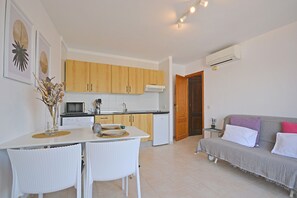 Living area - Perleta - Apartment with sea views and communal pool in Mallorca (Capdepera)