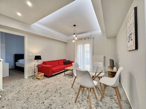 TV - Cassandra: Elegant City Centre home (Thessaloniki)