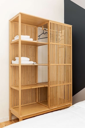 3 Schlafzimmer, Schreibtisch, Bügeleisen/Bügelbrett, WLAN