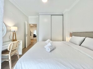 2 bedrooms, desk, iron/ironing board, WiFi - Tiramisu: Elegant apartment near Agia Sofia (Thessaloniki)