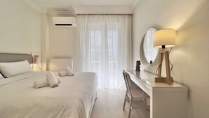 2 bedrooms, desk, iron/ironing board, WiFi - Tiramisu: Elegant apartment near Agia Sofia (Thessaloniki)