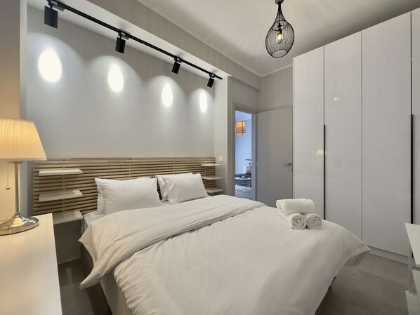 2 bedrooms, desk, iron/ironing board, WiFi - Sunshine: City centre family retreat (Thessaloniki)