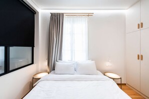 1 bedroom, desk, iron/ironing board, WiFi