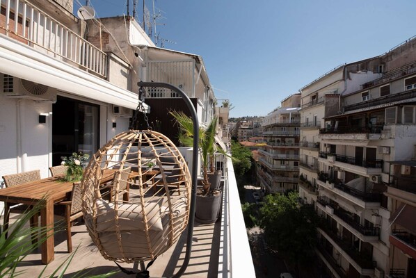 Outdoor dining - Toucan: Fashion and Lifestyle trip (Thessaloniki)