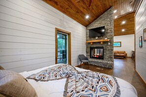 1 bedroom, desk, free WiFi, bed sheets