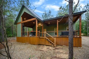 Exterior - Moonlight Ridge-Loft/Privacy/HotTub (Broken Bow)