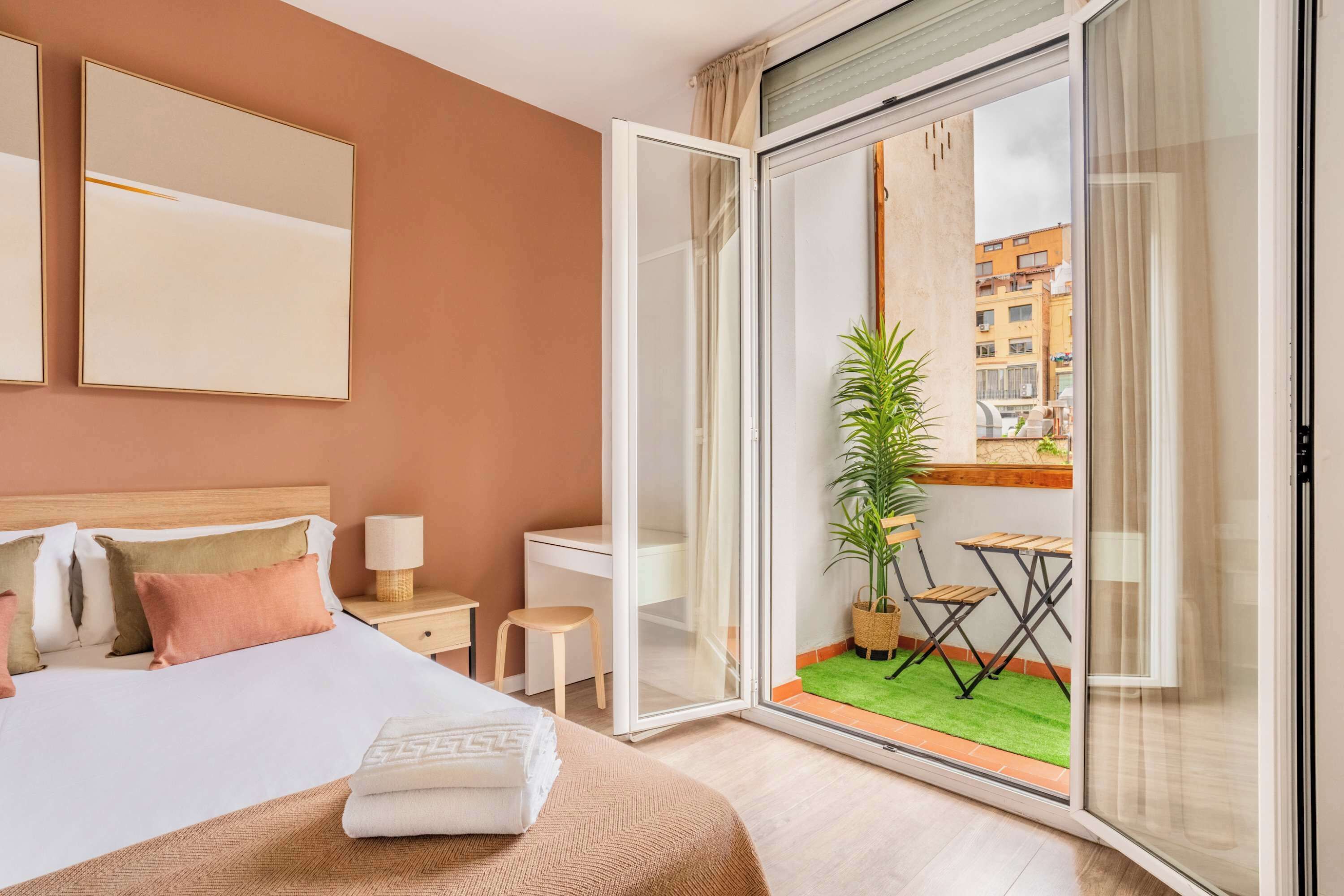 4 bedrooms, desk, iron/ironing board, WiFi