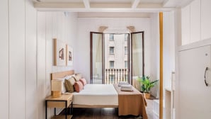 4 bedrooms, desk, iron/ironing board, WiFi - Paseo de Gracia modern 4BD with Terrace (Barcelona)