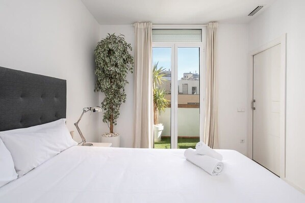 4 habitaciones, escritorio, tabla de planchar con plancha y wifi 