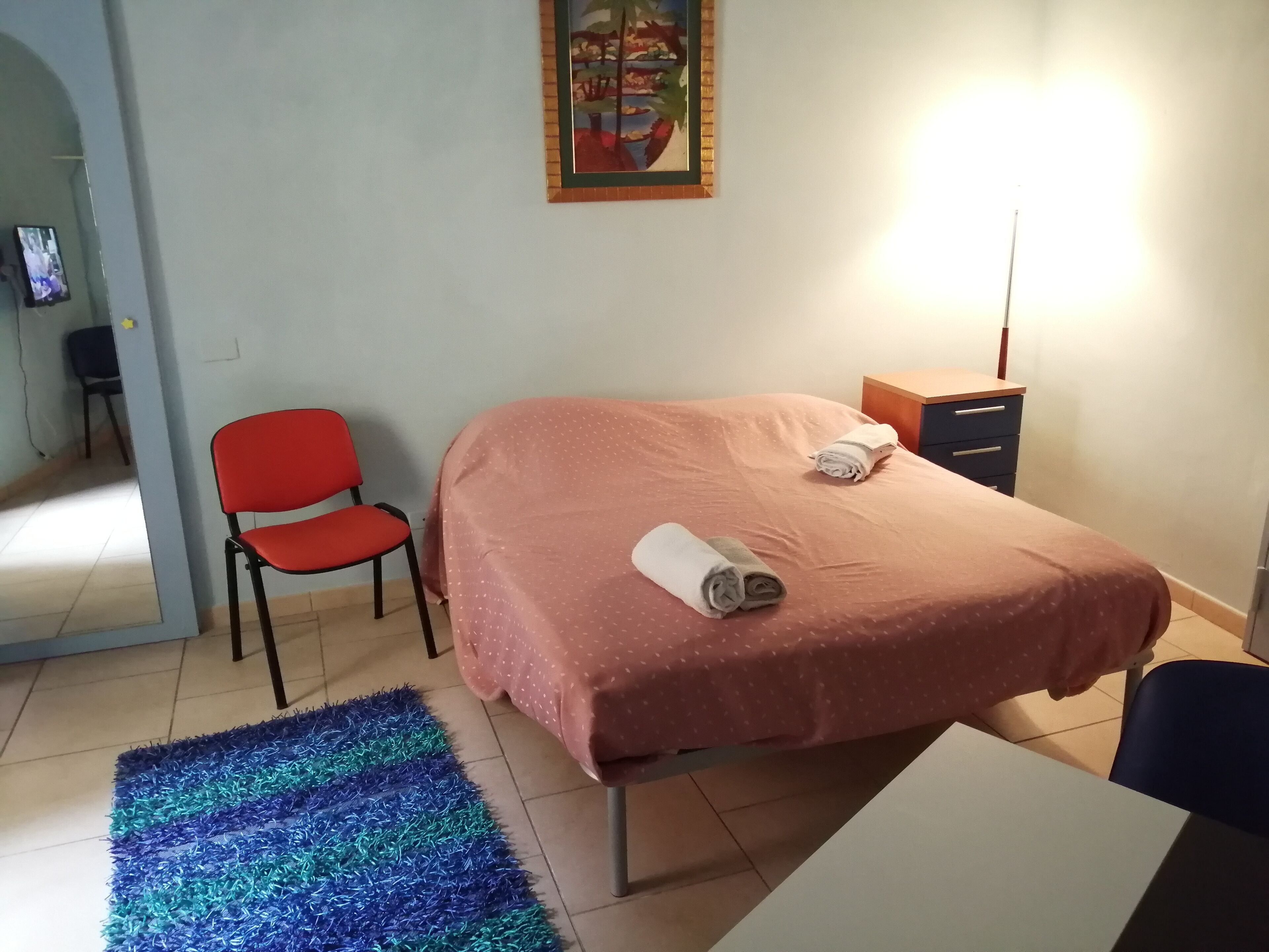 1 多间卧室、床单