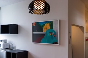 Een koelkast, een microgolfoven